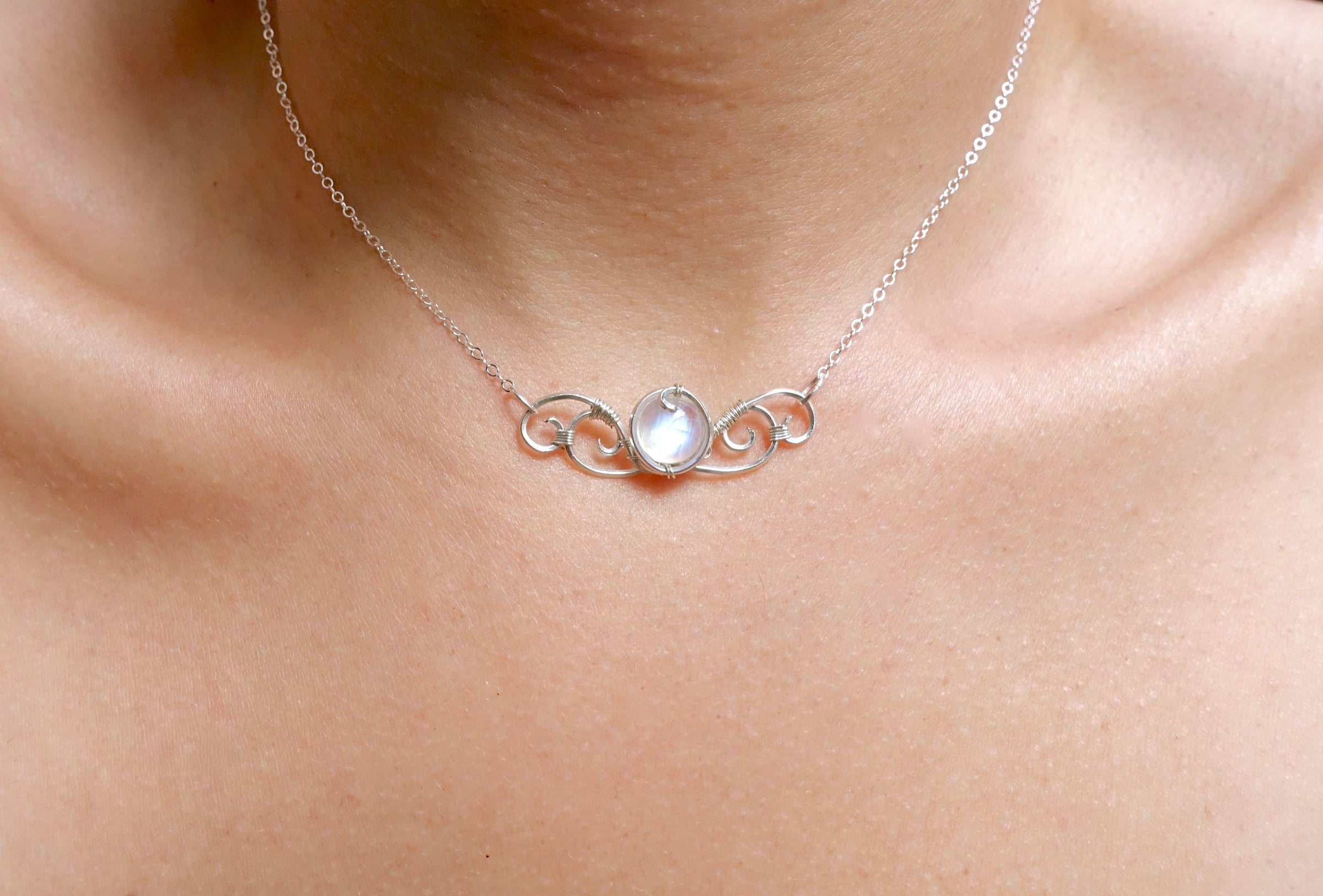 Curve Necklace - Platinum Druze